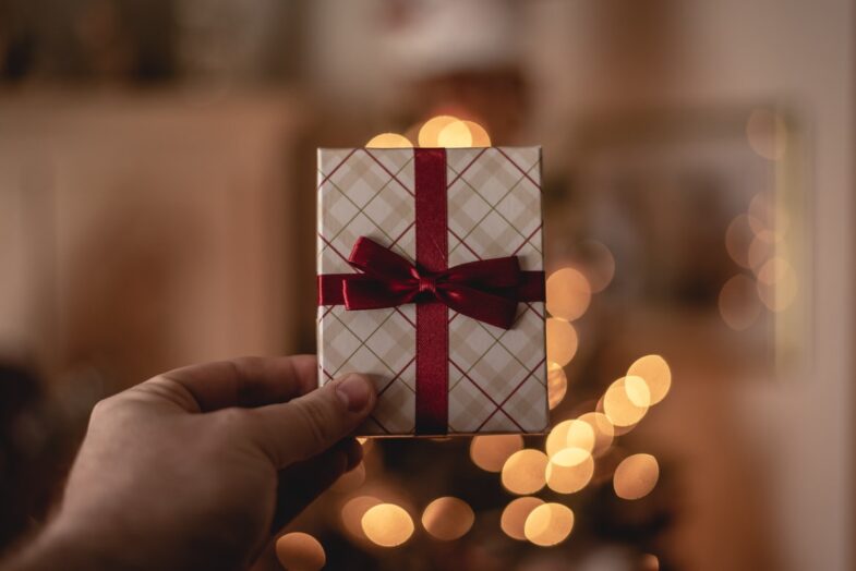 How To Master The Art Of Gift Giving &#8211; 2022 Guide