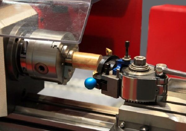 4 Best Benchtop Lathes For Metalworking And Woodworking Applications